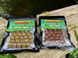 TIGER NUT & VANILLA - SPICY SQUID & GARLIC Glugged Boilies 12mm Session Packs 40 + 40